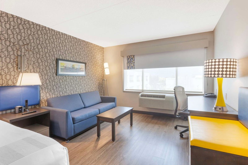 GLō Best Western Toronto Mississauga Corporate Centre, Brampton, Canada