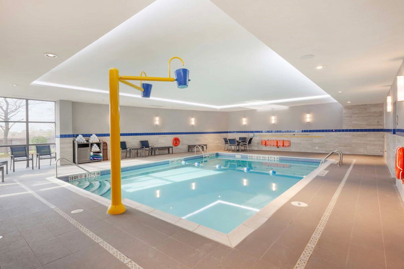 GLō Best Western Toronto Mississauga Corporate Centre, Brampton, Canada