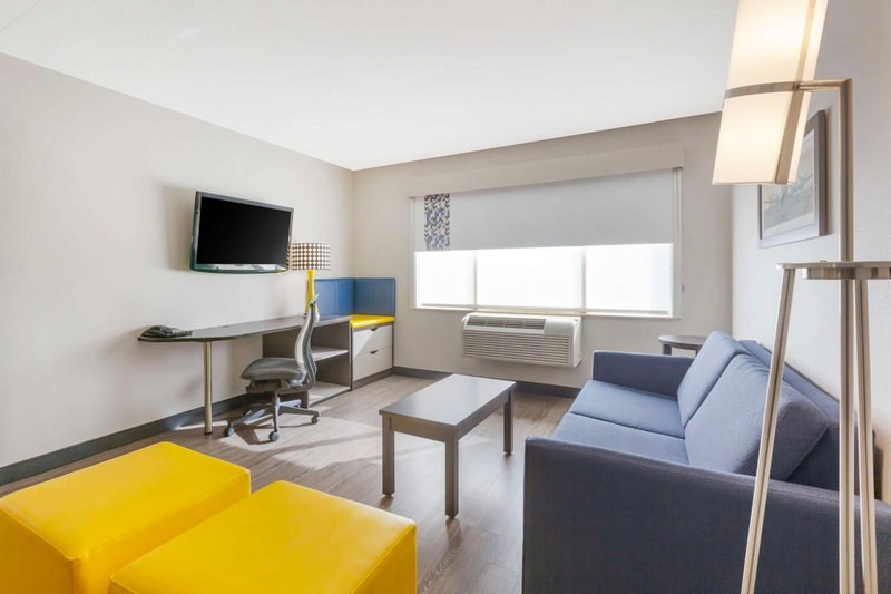 GLō Best Western Toronto Mississauga Corporate Centre, Brampton, Canada