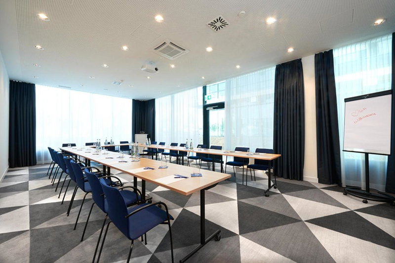 Holiday Inn Express & Suites - Basel - Allschwil by IHG, Basel, Швейцария