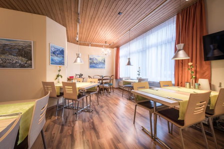 Hotel Derby Interlaken - self check-in, Steffisburg, Швейцария