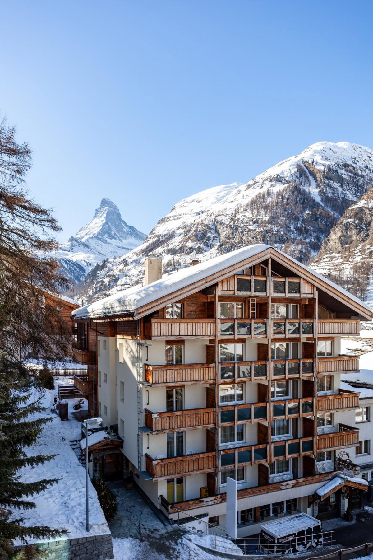 Отель · Hotel Holiday, Zermatt