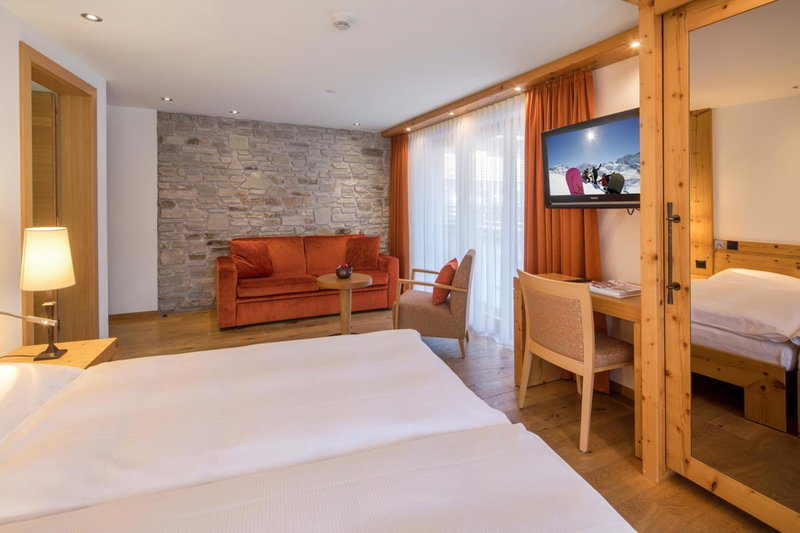 The Phoenix Fitness Hotel & free Spa Access at Alpen Resort, Zermatt, Швейцария