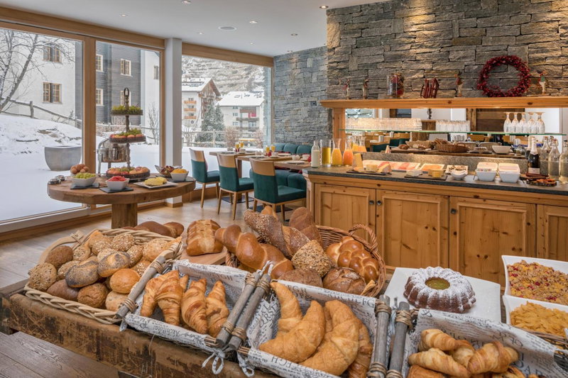 The Phoenix Fitness Hotel & free Spa Access at Alpen Resort, Zermatt, Швейцария