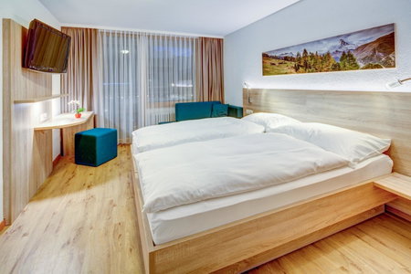Matterhorn Inn - Wellness & Dining - at Zermatt Shuttle Station, Täsch, Schweiz