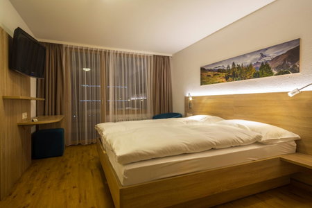 Matterhorn Inn - Wellness & Dining - at Zermatt Shuttle Station, Täsch, Schweiz