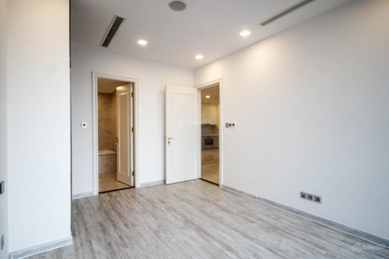 Apartment for sale in Ho Chi Minh City, Vietnam · Vinhomes Golden River Ba Son · 3 rooms, 2 baths