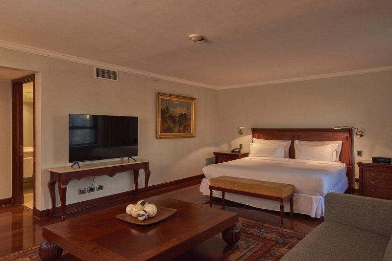Plaza El Bosque Ebro, Villa Presidente Frei, Чили