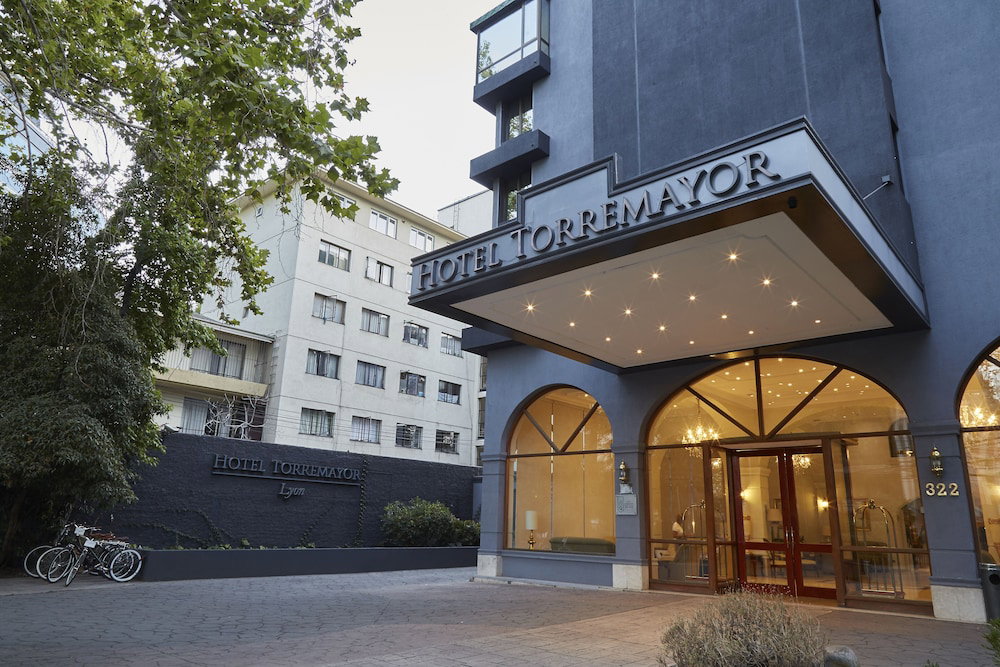 Отель · Hotel Torremayor Lyon, Villa Presidente Frei