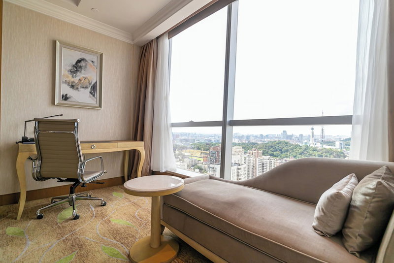 DoubleTree by Hilton Guangzhou-Free Shuttle Bus to Canton Fair Complex & Overseas Buyer Registration Services during Canton Fair Period, Guangzhou, Китай