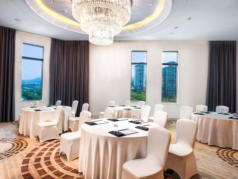 Hilton Guangzhou Baiyun-Conton Fair Free Shuttle Bus Service and Free Registration, Guangzhou, 中国