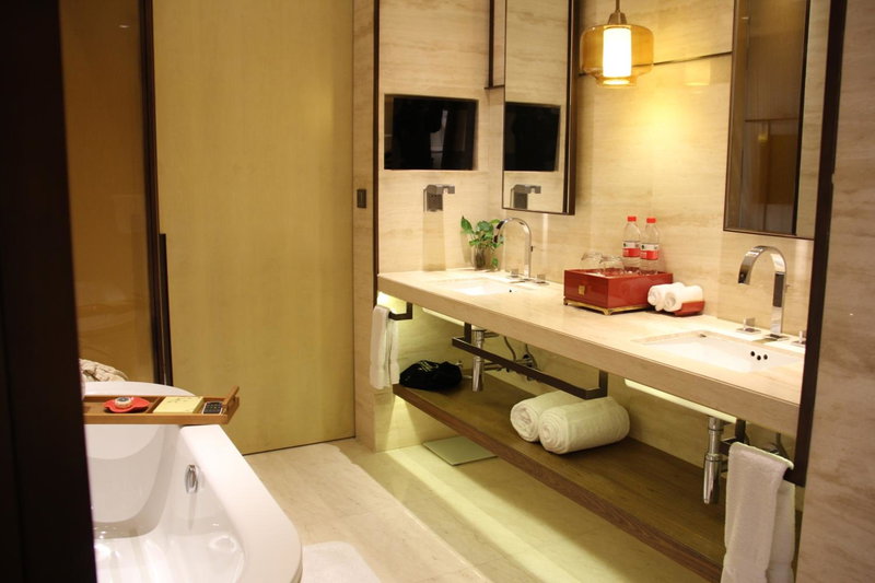 HUALUXE Shanghai Twelve At Hengshan by IHG, Shanghai, 中国