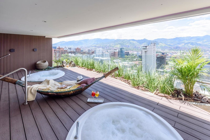 Diez Hotel Categoría Colombia, Itaguei, Colombia