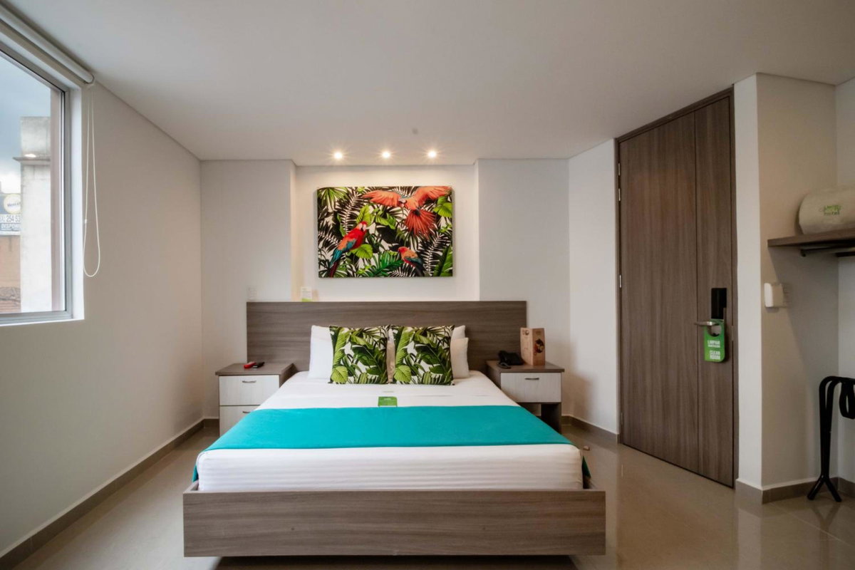 Отель · Lleras Green Hotel, Itaguei