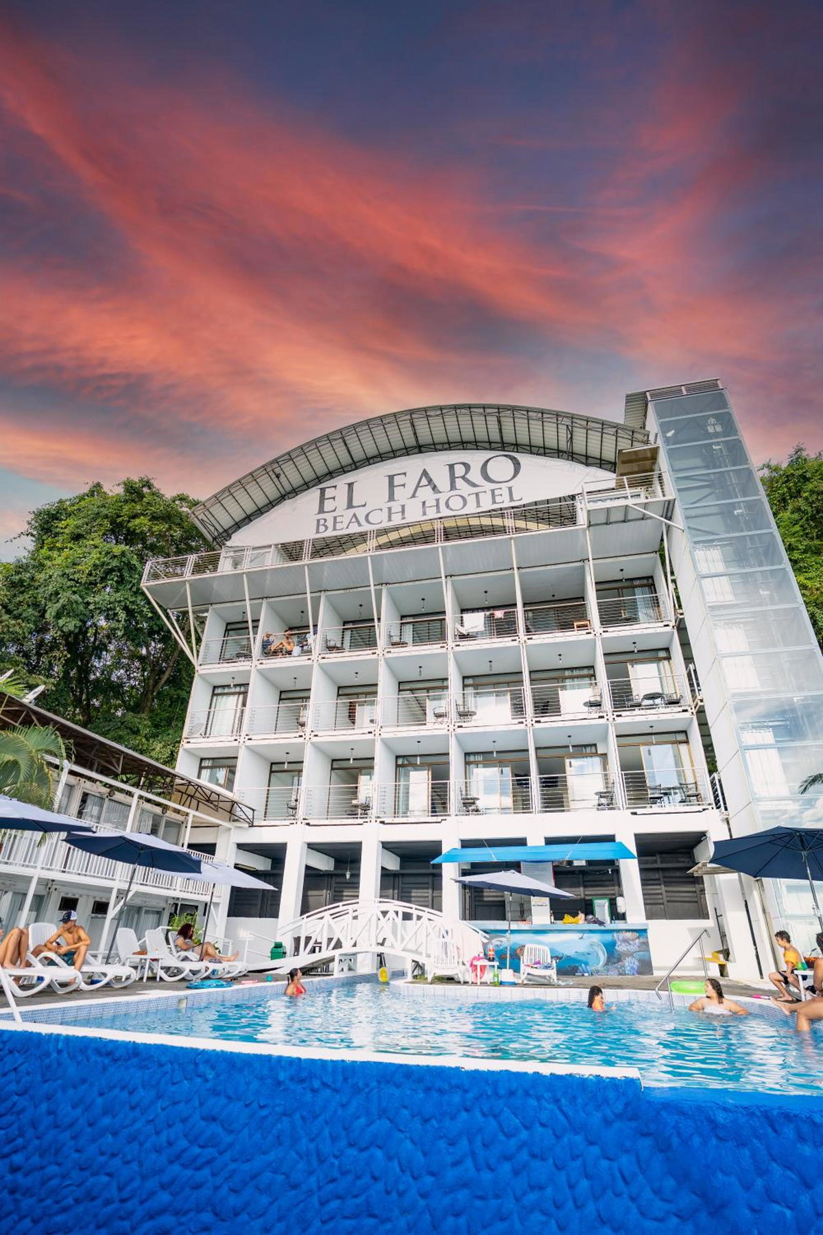El Faro Containers Beach Hotel, Costa Rica