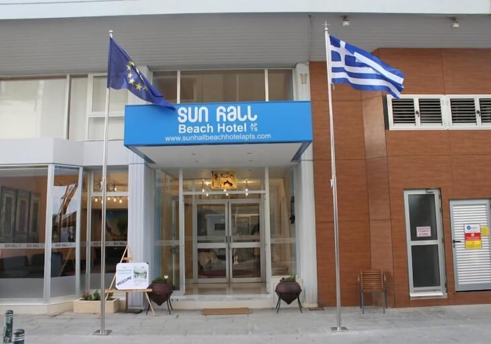 Отель · Sun Hall Beach Hotel Apts., Larnaca