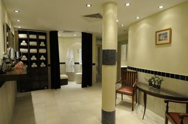 The Library Hotel Wellness Retreat, Germasogeia, Chipre