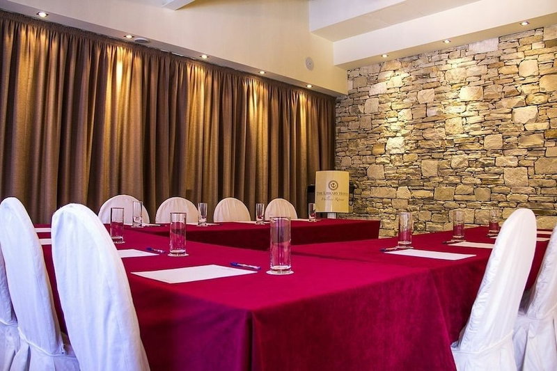 The Library Hotel Wellness Retreat, Germasogeia, Chipre