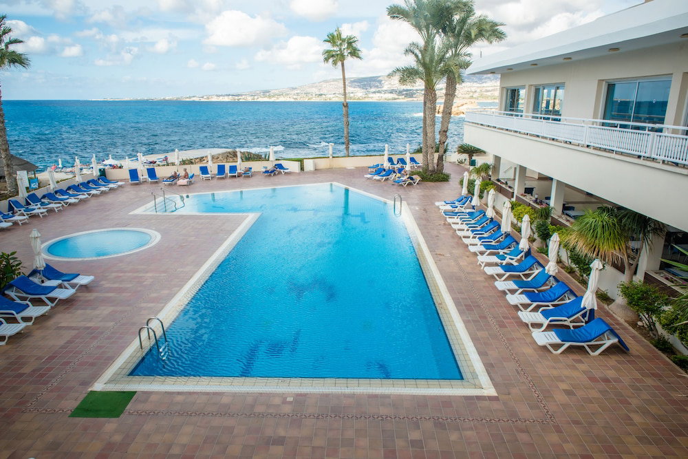 Cynthiana Beach Hotel, Chipre