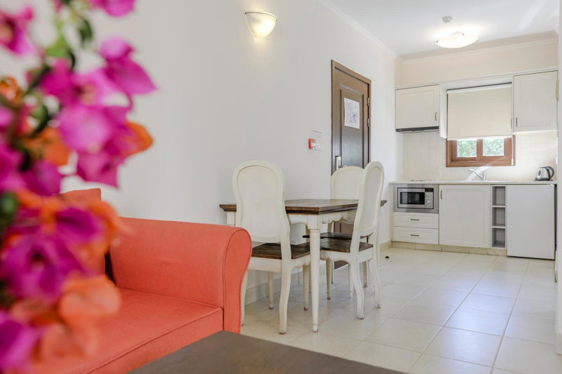 Aliathon Ionian, Paphos, Chypre