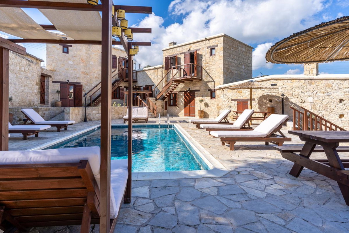 Отель · Stone Court Boutique Studios, Paphos