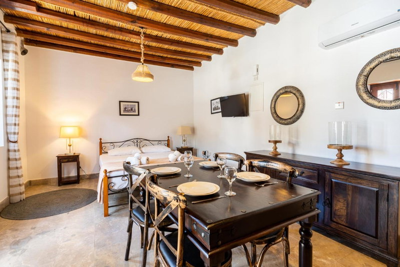 Stone Court Boutique Studios, Paphos, Кипр