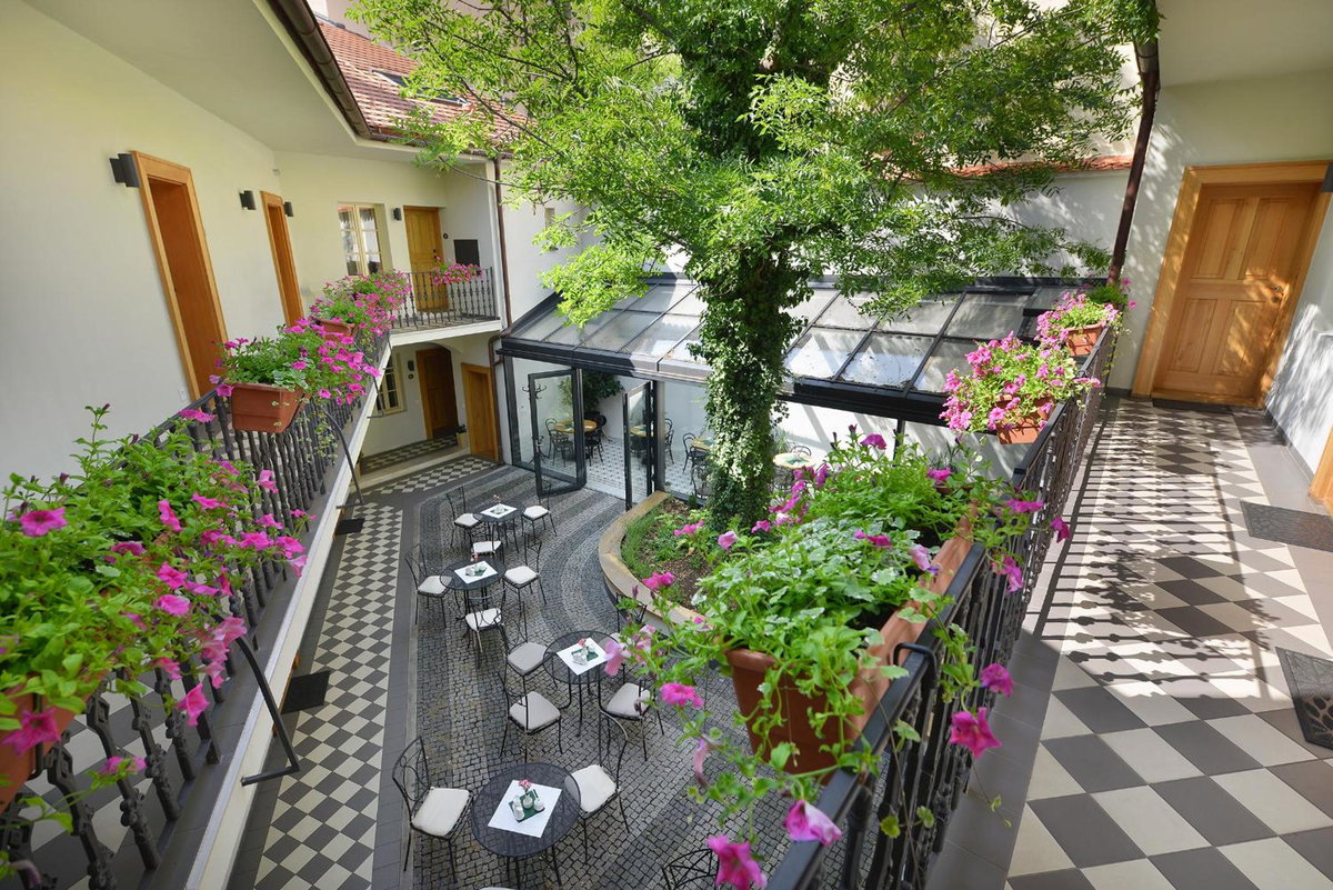 Hotel · Hotel At the White Lily, Prague
