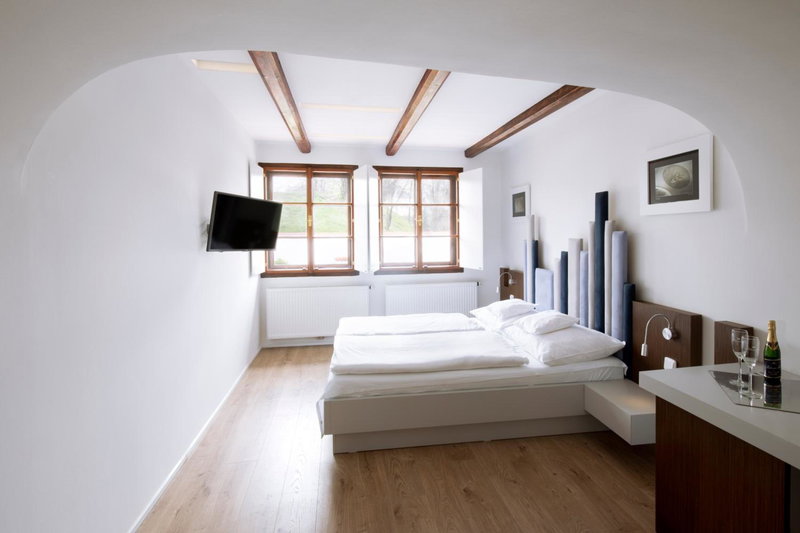 Hotel 100, Pardubice, Czechia