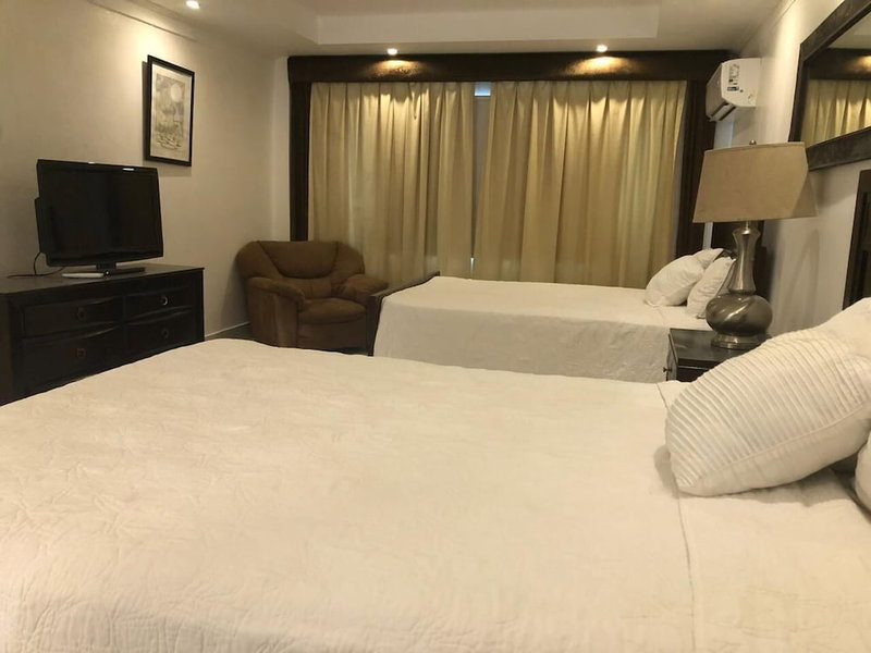 Golden House Hotel & Restaurant, Santo Domingo Este, République dominicaine