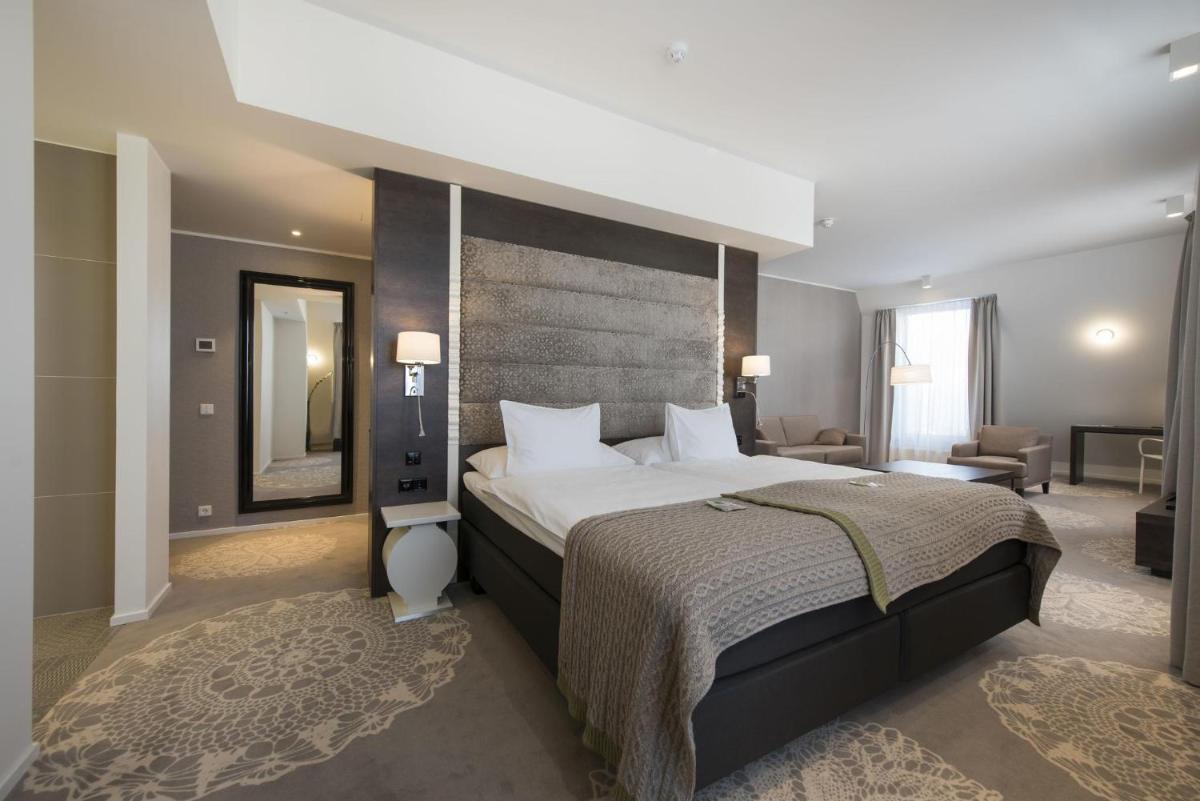 Lydia Hotel, Estonie