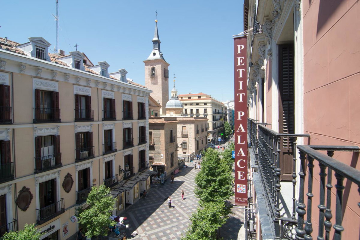 Petit Palace Arenal, Испания
