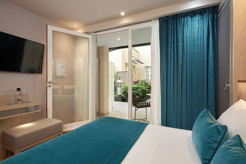 Hôtel La Lanterne & Spa By Timhotel, Paris, France