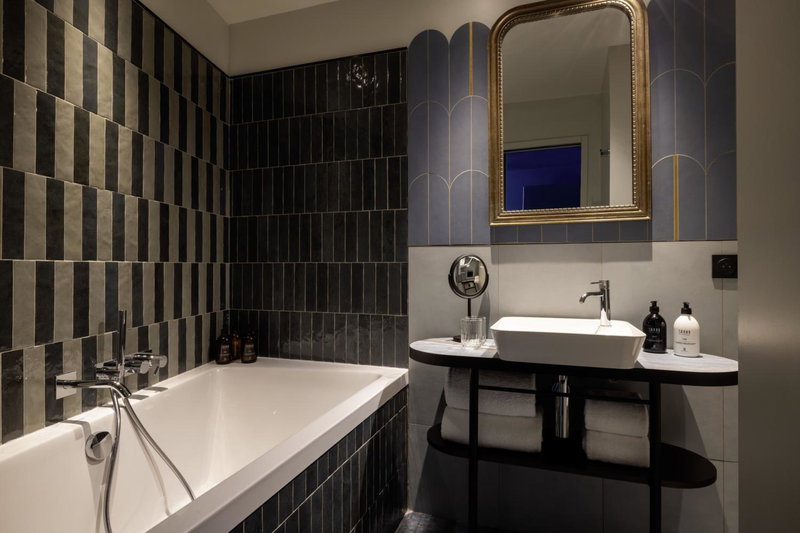 Hotel L de Lutece - Notre-Dame, Paris, France