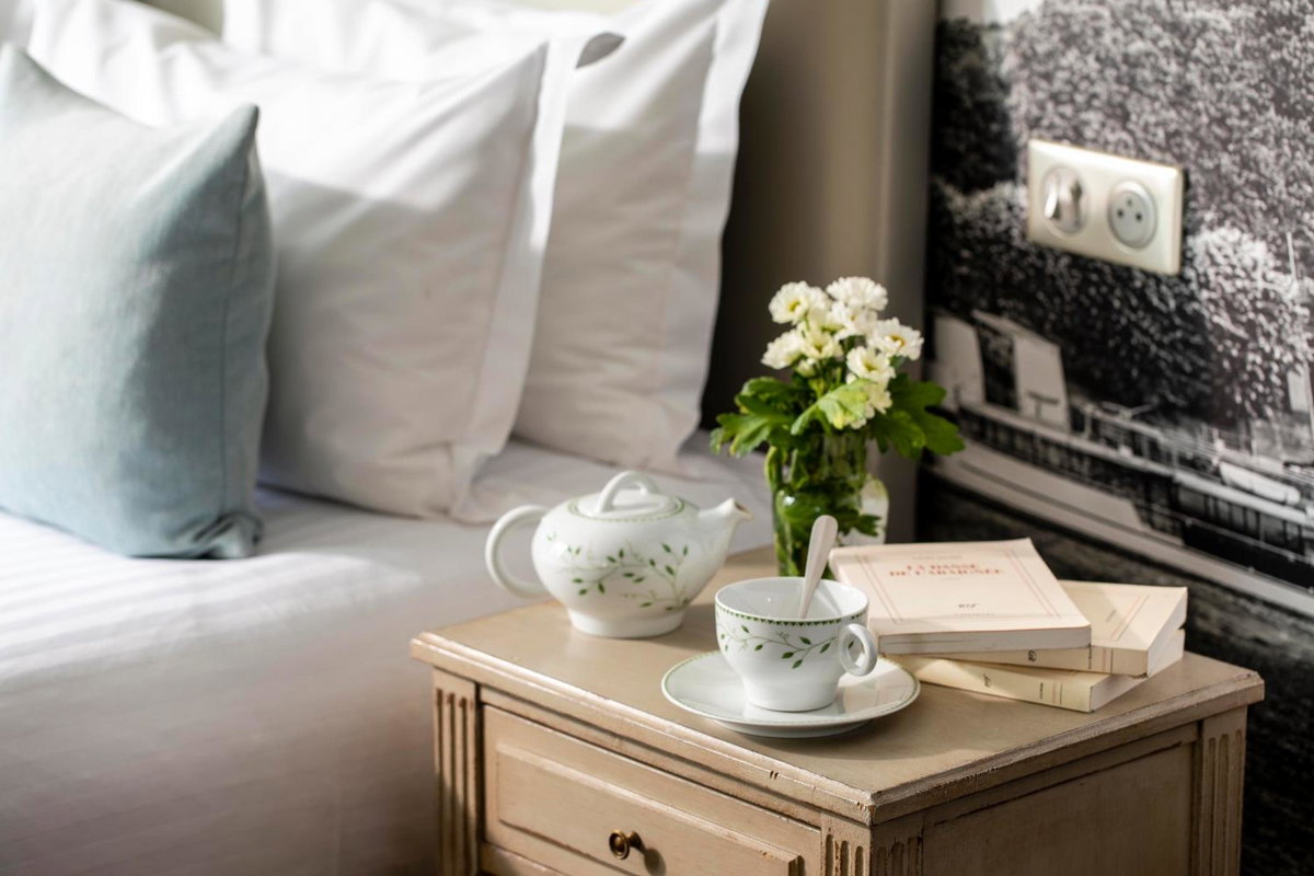 Hotel · Hotel Plaza Elysées, Levallois-Perret