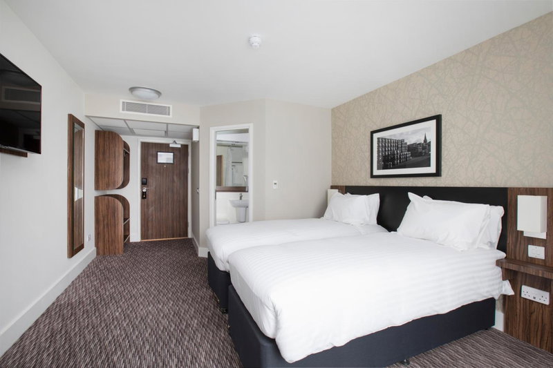Spring River Ebbsfleet by Marston's Inns, Swanscombe, Великобритания