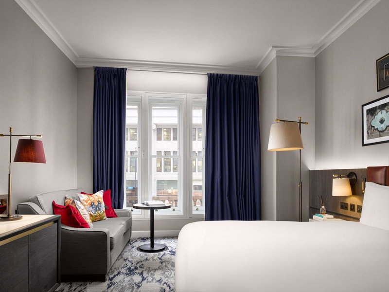 The Trafalgar St James London Curio Collection by Hilton, London, Великобритания