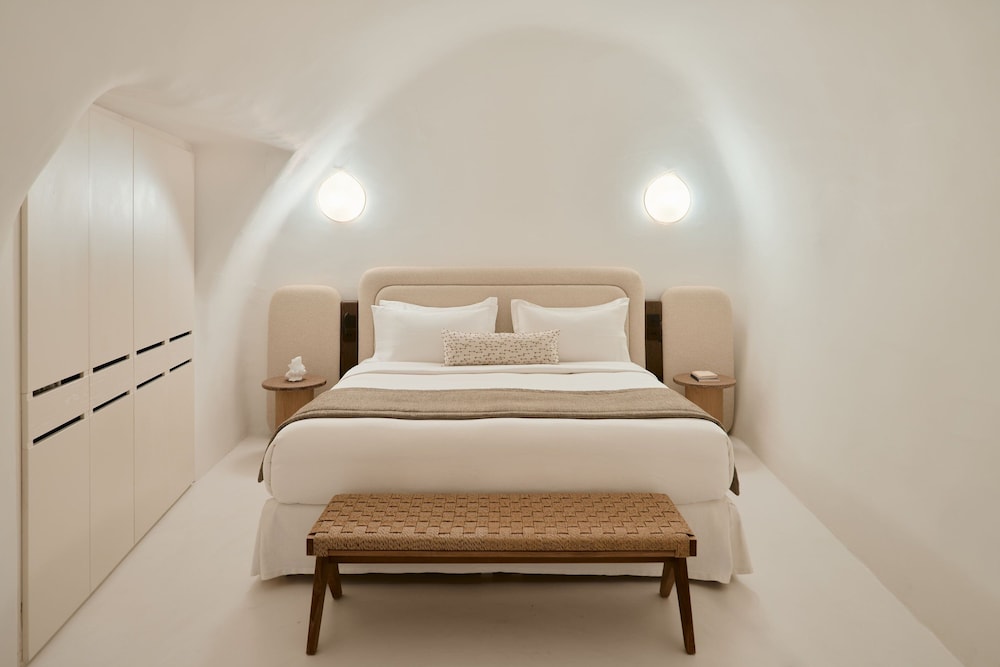 Hotel · Mystique, a Luxury Collection Hotel, Santorini, Santorini