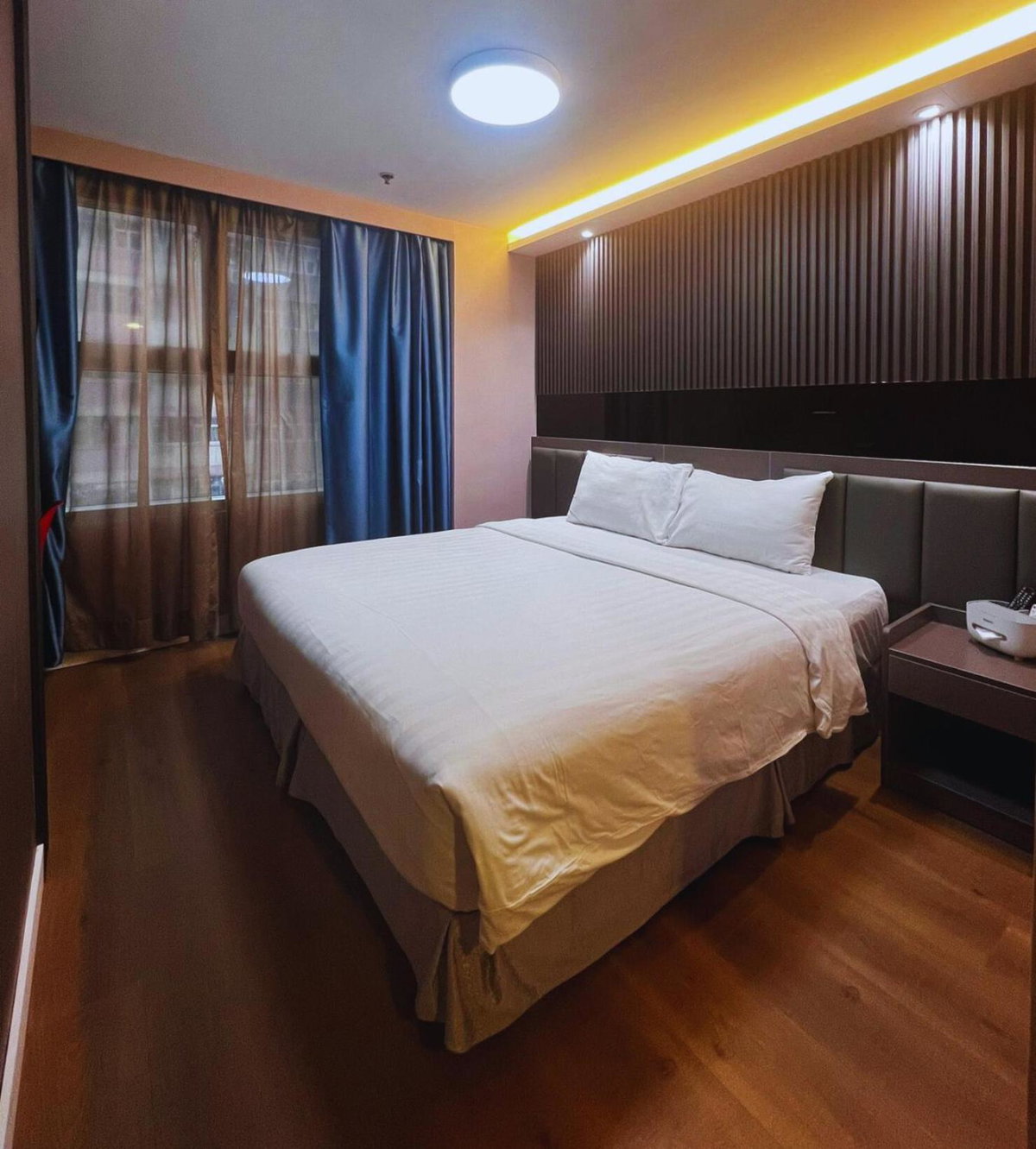 Отель · Hennessy Hotel, Гонконг