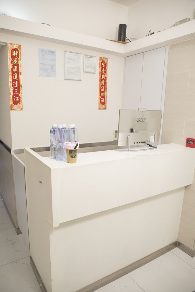 Hotel · Ring Wood Guest House, Kowloon
