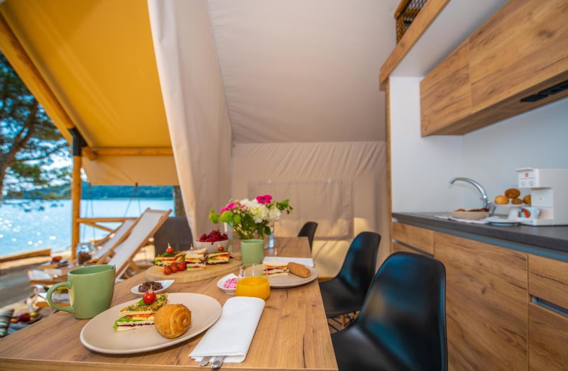 Arena One 99 Glamping, Pula, Kroatien