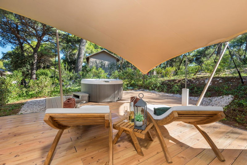 Arena One 99 Glamping, Pula, Kroatien