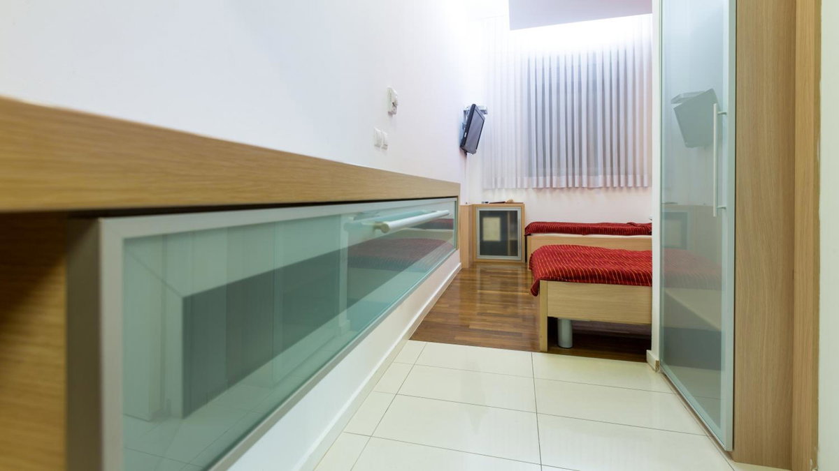 Dream Hotel, Хорватия