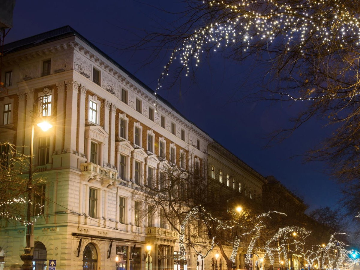 Отель · Hotel Moments Budapest by Continental Group, Budapest VI. Keruelet