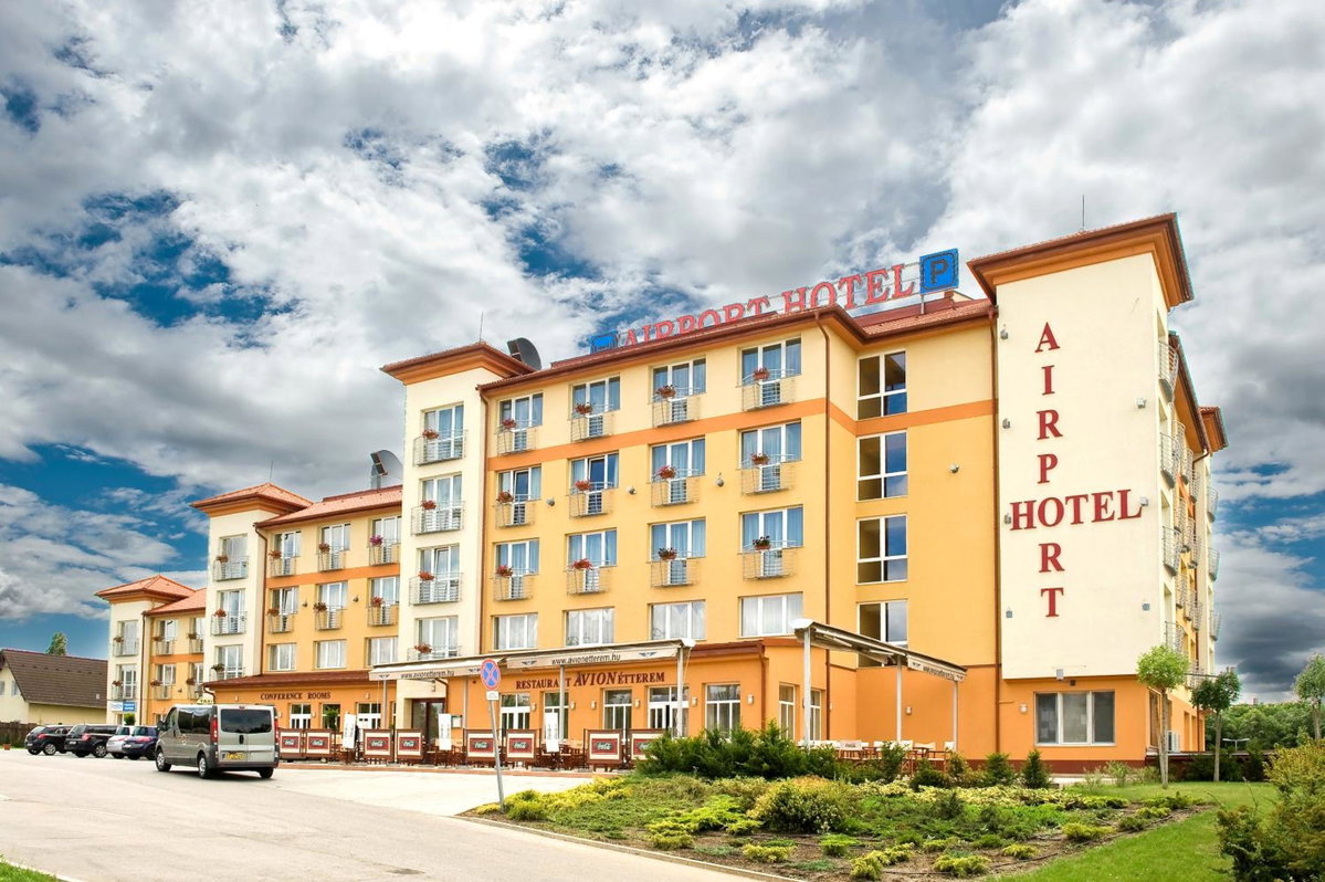 Hotel · Airport Hotel Budapest, Gyal