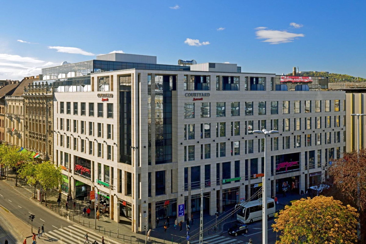 Отель · Courtyard by Marriott Budapest City Center, Erzsebetvaros