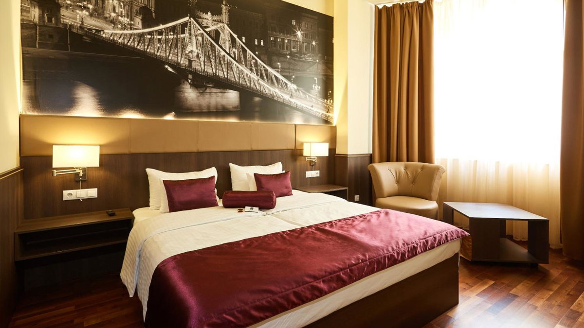Отель · 12 Revay Hotel, Budapest VI. Keruelet