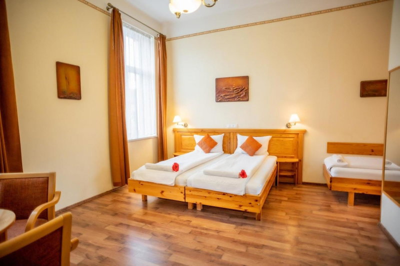 Hotel Manzard Panzio, Jozsefvaros, Hungary