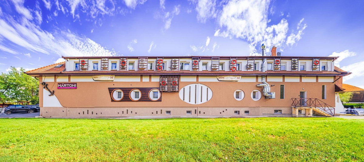 Hotel · Mártoni Resort & Restaurant, Szazhalombatta