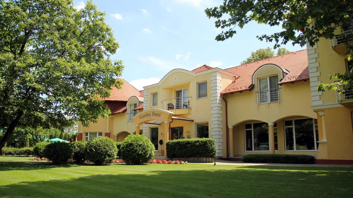 Hotel · Garden Hotel Wellness és Konferencia, Szolnok