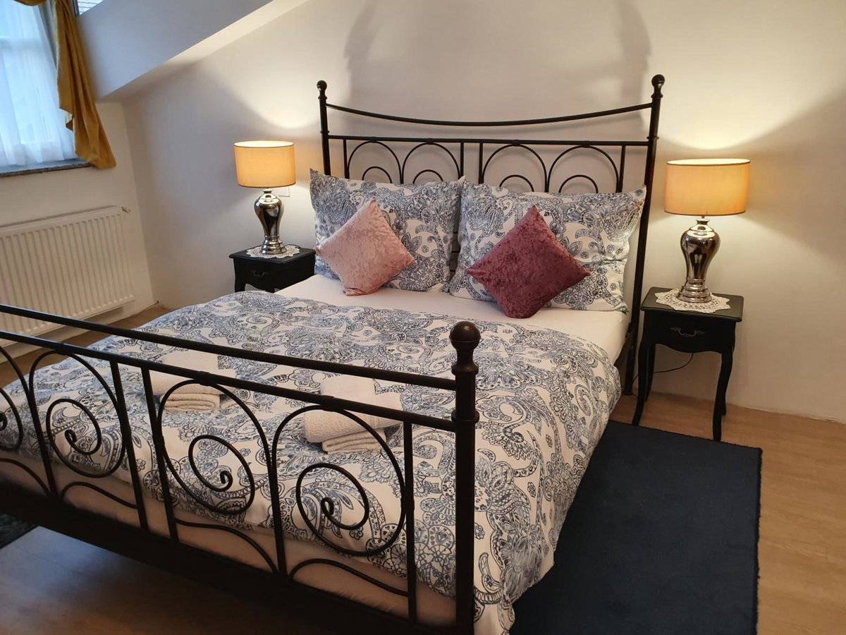 Karmelita Boutique Apartman, Hungría